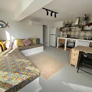 Mel's Garden House In The Heart Of The Holiday home